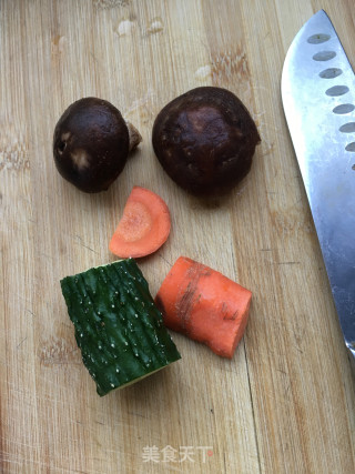 鲜虾焗米饭的做法步骤：2
