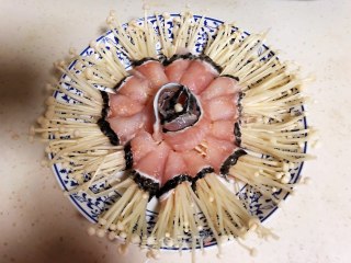 金针黑鱼卷的做法步骤：4