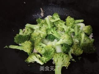 西蓝花炒肉的做法步骤：7