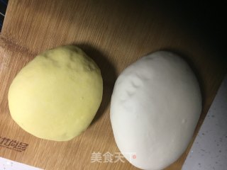 金银饺子的做法步骤：1