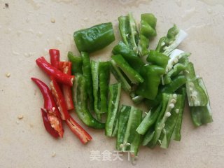 青红椒炒海参的做法步骤：4