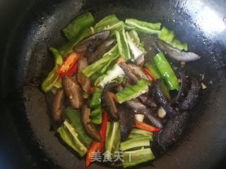 青红椒炒海参的做法步骤：7