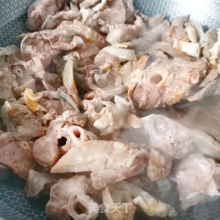 猪肺砂锅煲的做法步骤：3