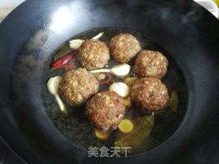 红烧狮子头的做法步骤：8
