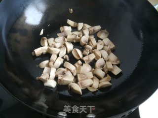 蘑菇烧豆腐的做法步骤：3