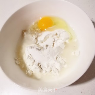 馄饨皮的做法步骤：2
