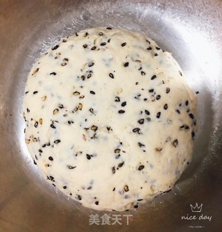 黑芝麻红糖大饼的做法步骤：4