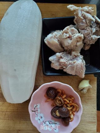 猪骨香菇萝卜汤的做法步骤：1