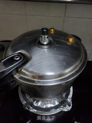 猪骨香菇萝卜汤的做法步骤：3