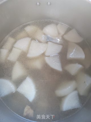 猪骨香菇萝卜汤的做法步骤：4