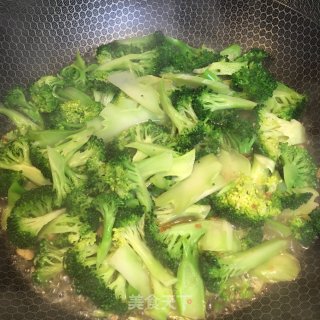 蒜蓉蚝油西兰花的做法步骤：3
