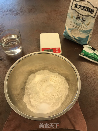 韭菜盒子的做法步骤：1
