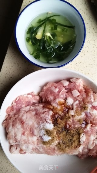 红烧狮子头的做法步骤：2