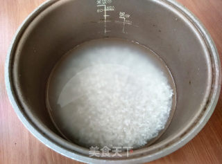 香菇鸡腿盖浇饭的做法步骤：2