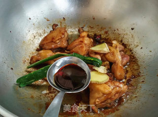 香菇鸡腿盖浇饭的做法步骤：6