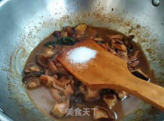 香菇鸡腿盖浇饭的做法步骤：9
