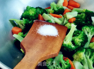 清炒胡萝卜西兰花的做法步骤：6
