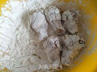干炸鸡翅根的做法步骤：6