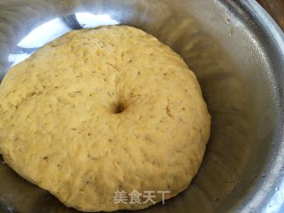 南瓜花卷的做法步骤：5