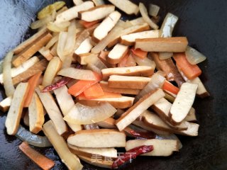 辣炒豆干的做法步骤：7
