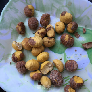 茯苓板栗斑鸠汤的做法步骤：2
