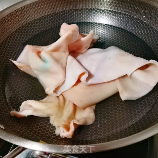 小炒肉皮的做法步骤：1