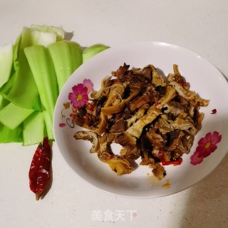 青菜梗炒熟驴杂的做法步骤：2