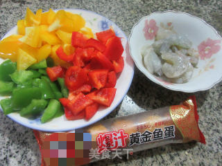彩椒黄金鱼蛋虾仁的做法步骤：1