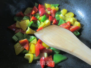 彩椒黄金鱼蛋虾仁的做法步骤：5