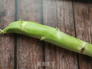小米椒炒芥兰的做法步骤：1