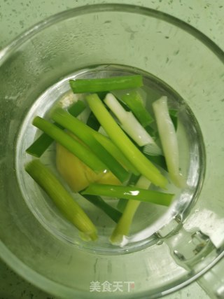韭菜虾仁饺子的做法步骤：1
