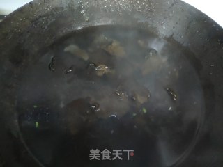 木耳腐竹拌芹菜的做法步骤：4