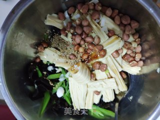 木耳腐竹拌芹菜的做法步骤：6