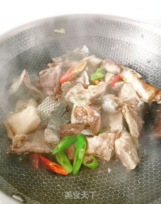 煸炒乌鱼块的做法步骤：11