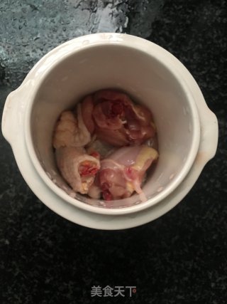 鱼胶炖鸡汤的做法步骤：2