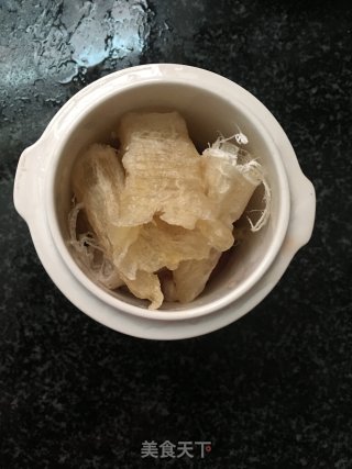 鱼胶炖鸡汤的做法步骤：3