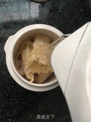 鱼胶炖鸡汤的做法步骤：4