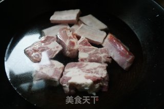 冬瓜排骨汤的做法步骤：1