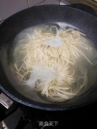 葱油拌面的做法步骤：2