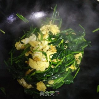 菠菜炒鸡蛋的做法步骤：4