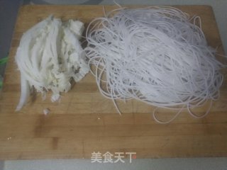 酸辣粉的做法步骤：1