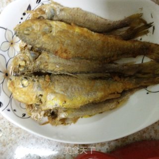 炖黄花鱼的做法步骤：1