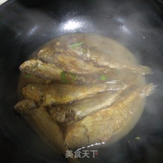 炖黄花鱼的做法步骤：4