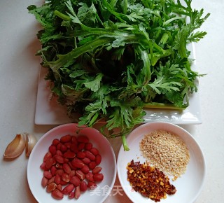 醋拌茼蒿的做法步骤：1