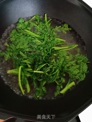 醋拌茼蒿的做法步骤：4