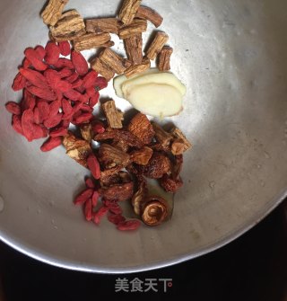 党参枸杞乌鸡汤的做法步骤：3