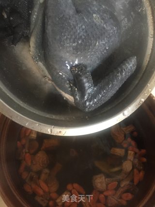 党参枸杞乌鸡汤的做法步骤：5