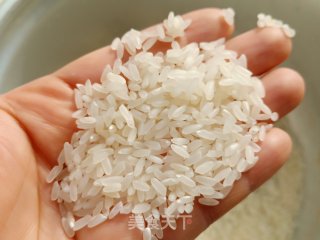 五彩鸡肉炒饭的做法步骤：4