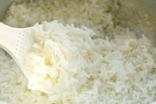 五彩鸡肉炒饭的做法步骤：5