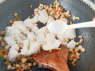 五彩鸡肉炒饭的做法步骤：9